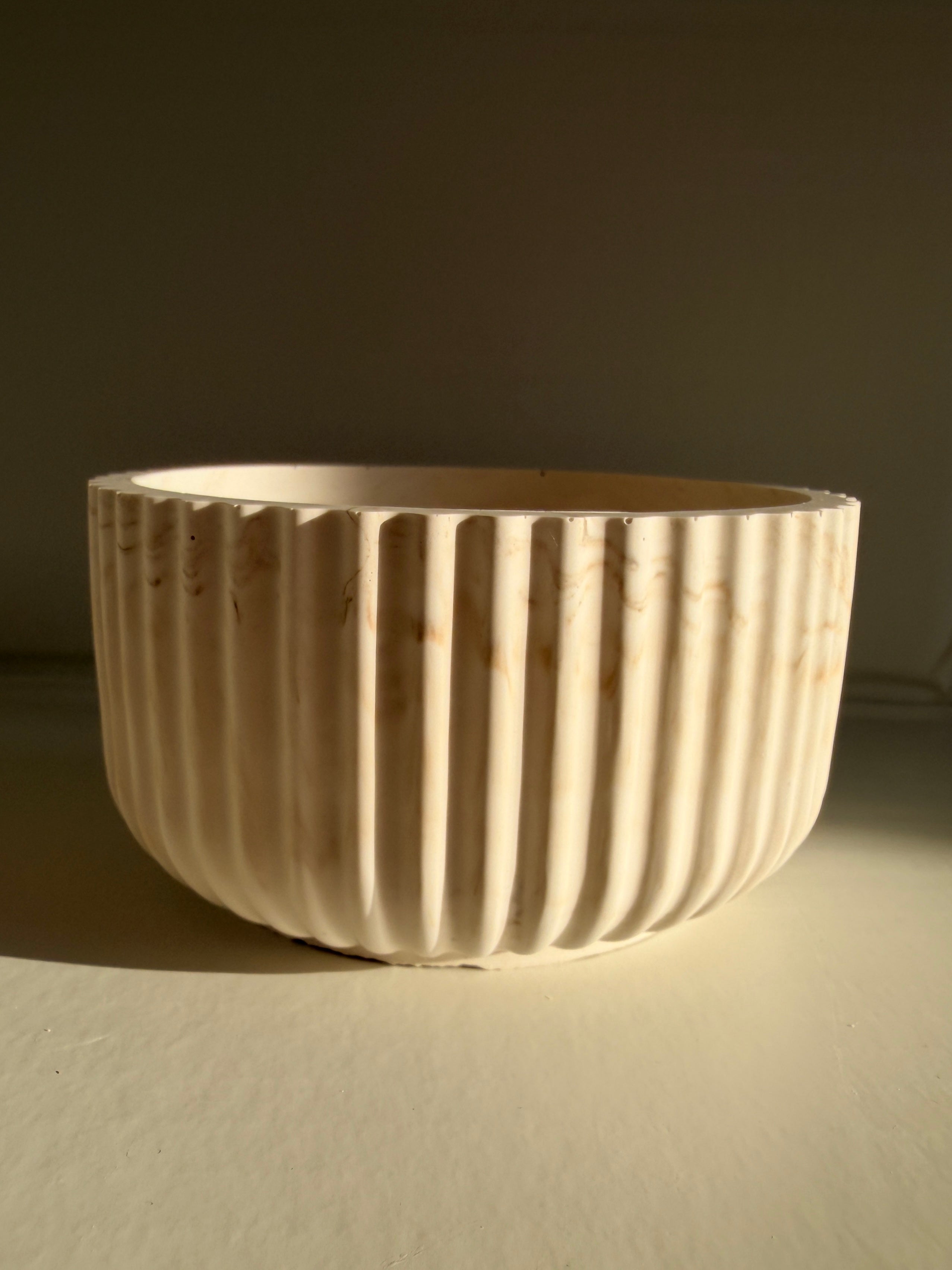 Dune Halo Ribbed Jesmonite Vessel – Round Decorative Dish for Home & Desk