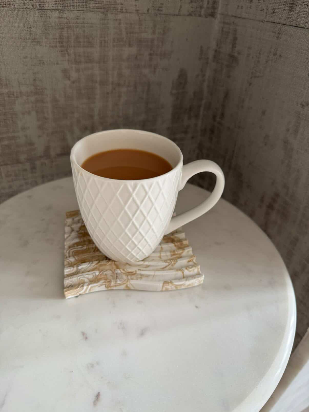 Handmade Wavy Jesmonite Coasters – Luxury Marble Effect Home Decor
Set of 4