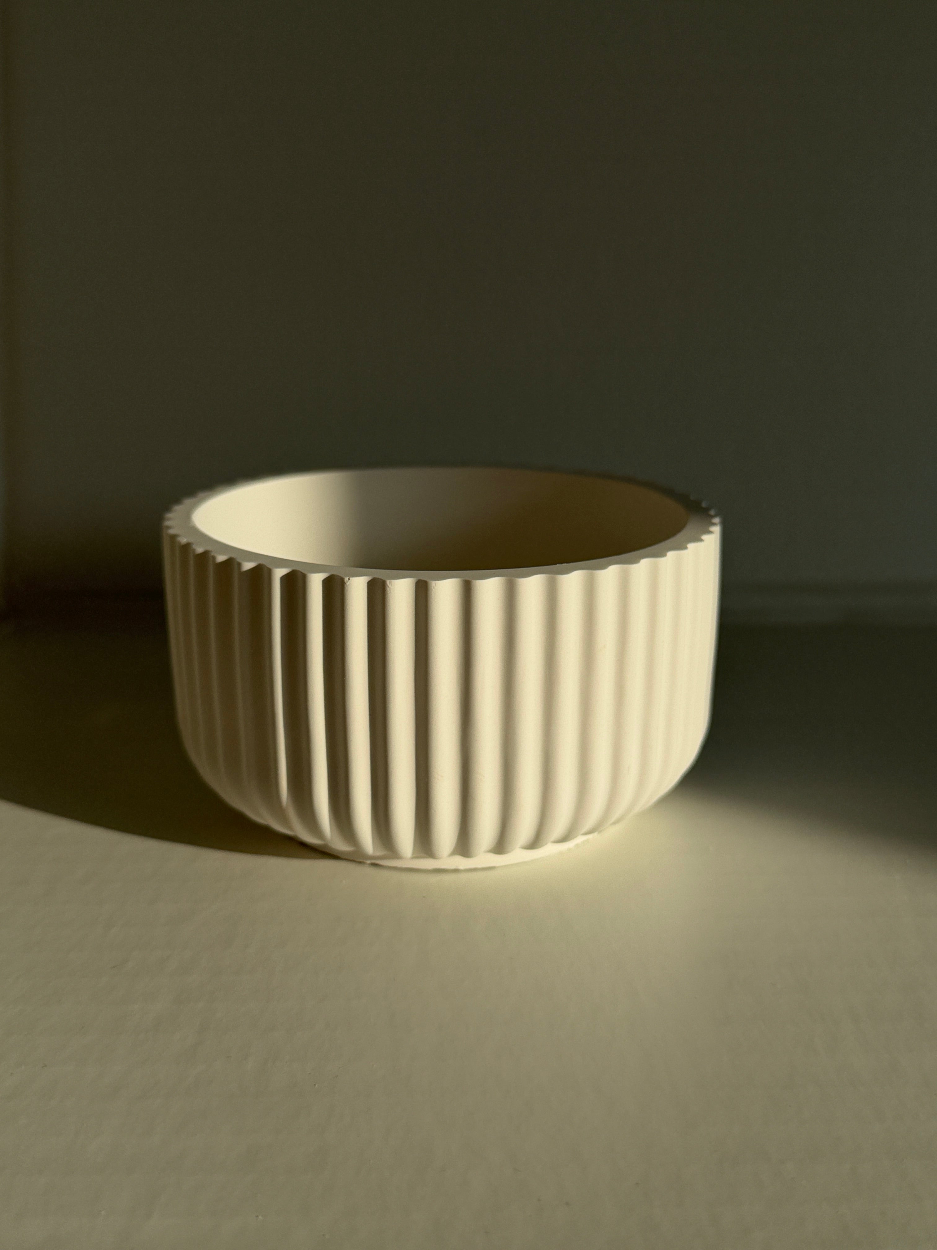 Dune Halo Ribbed Jesmonite Vessel – Round Decorative Dish for Home & Desk