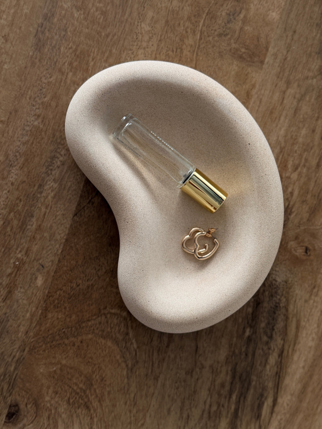 Luna Dish – Handcrafted Kidney-Shaped Jesmonite Tray.