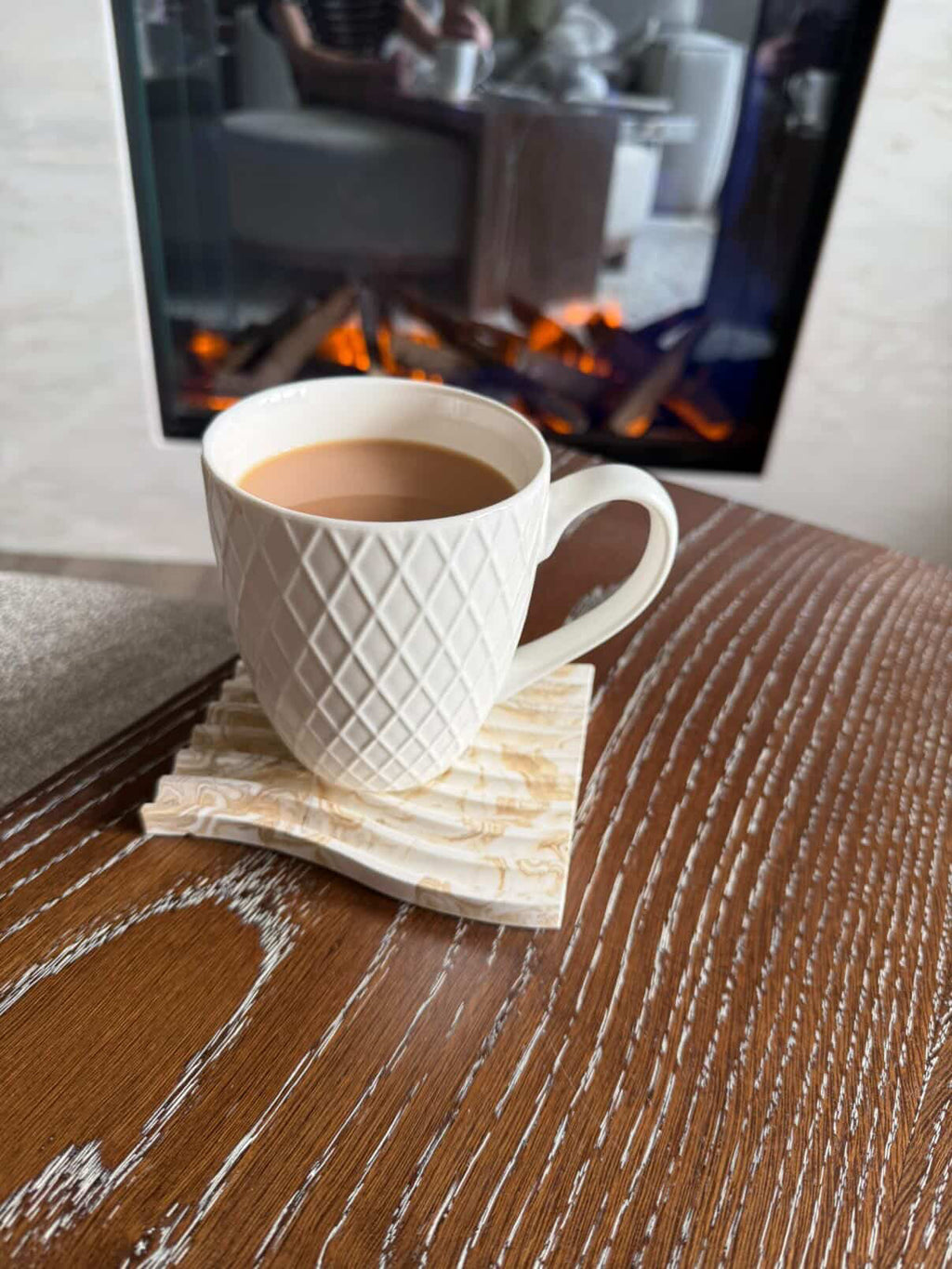 Handmade Wavy Jesmonite Coasters – Luxury Marble Effect Home Decor
Set of 4