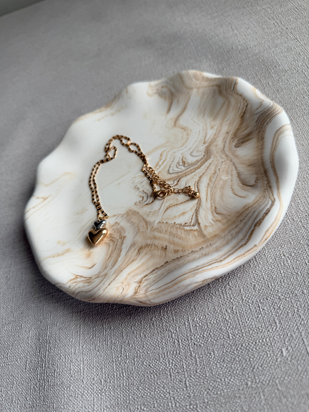Dune Wave Jesmonite Tray – Decorative Plate for Home & Desk