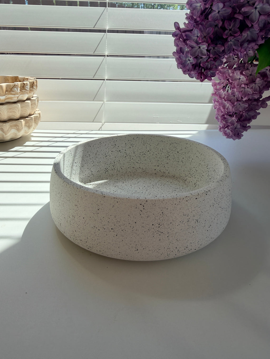 Form Bowl – Handmade Jesmonite Decorative Bowl (17cm)