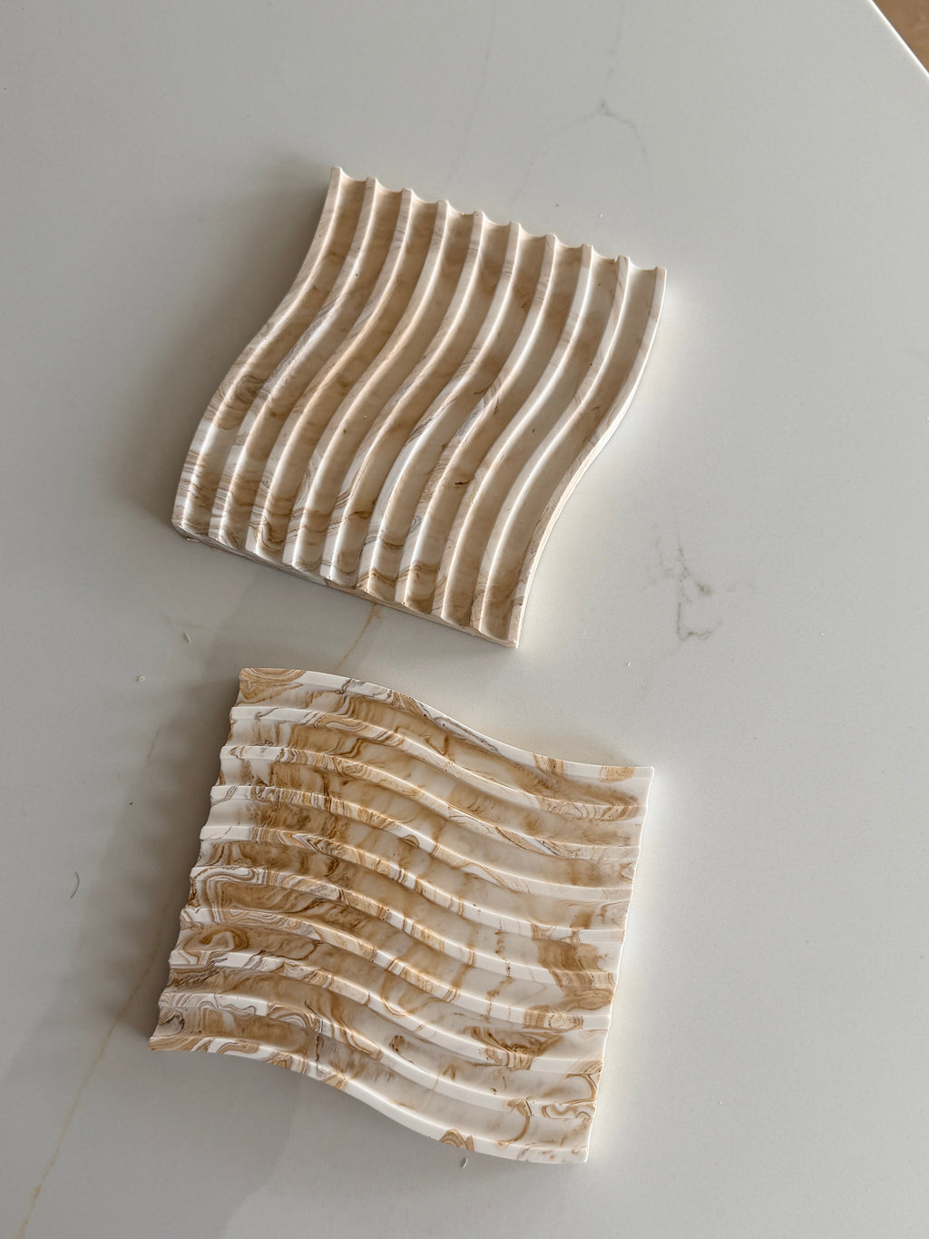 Handmade Wavy Jesmonite Coasters – Luxury Marble Effect Home Decor
Set of 4