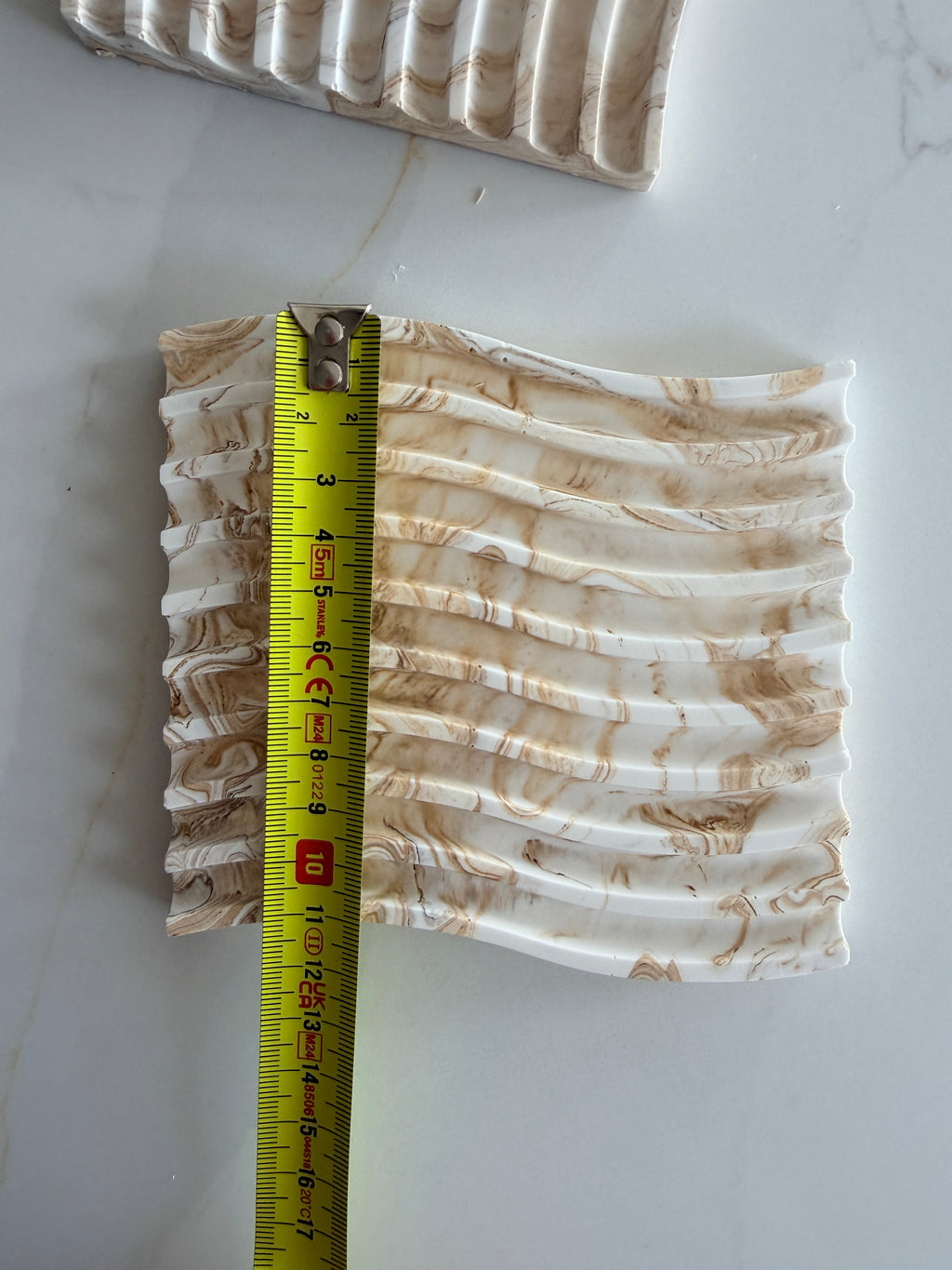 Handmade Wavy Jesmonite Coasters – Luxury Marble Effect Home Decor
Set of 4