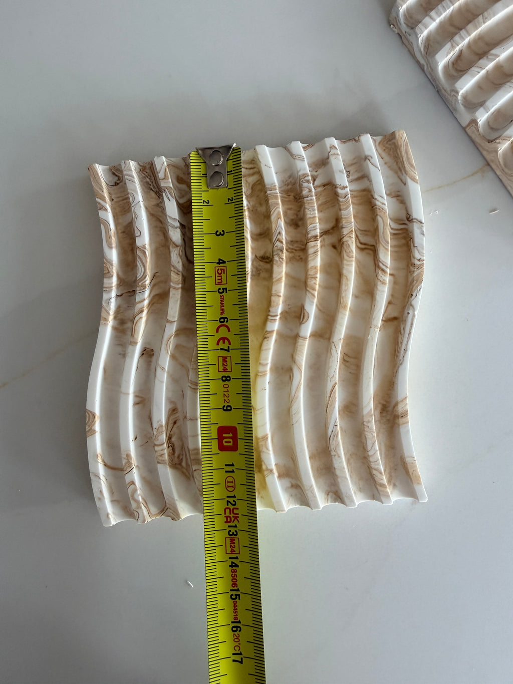 Handmade Wavy Jesmonite Coasters – Luxury Marble Effect Home Decor
Set of 4
