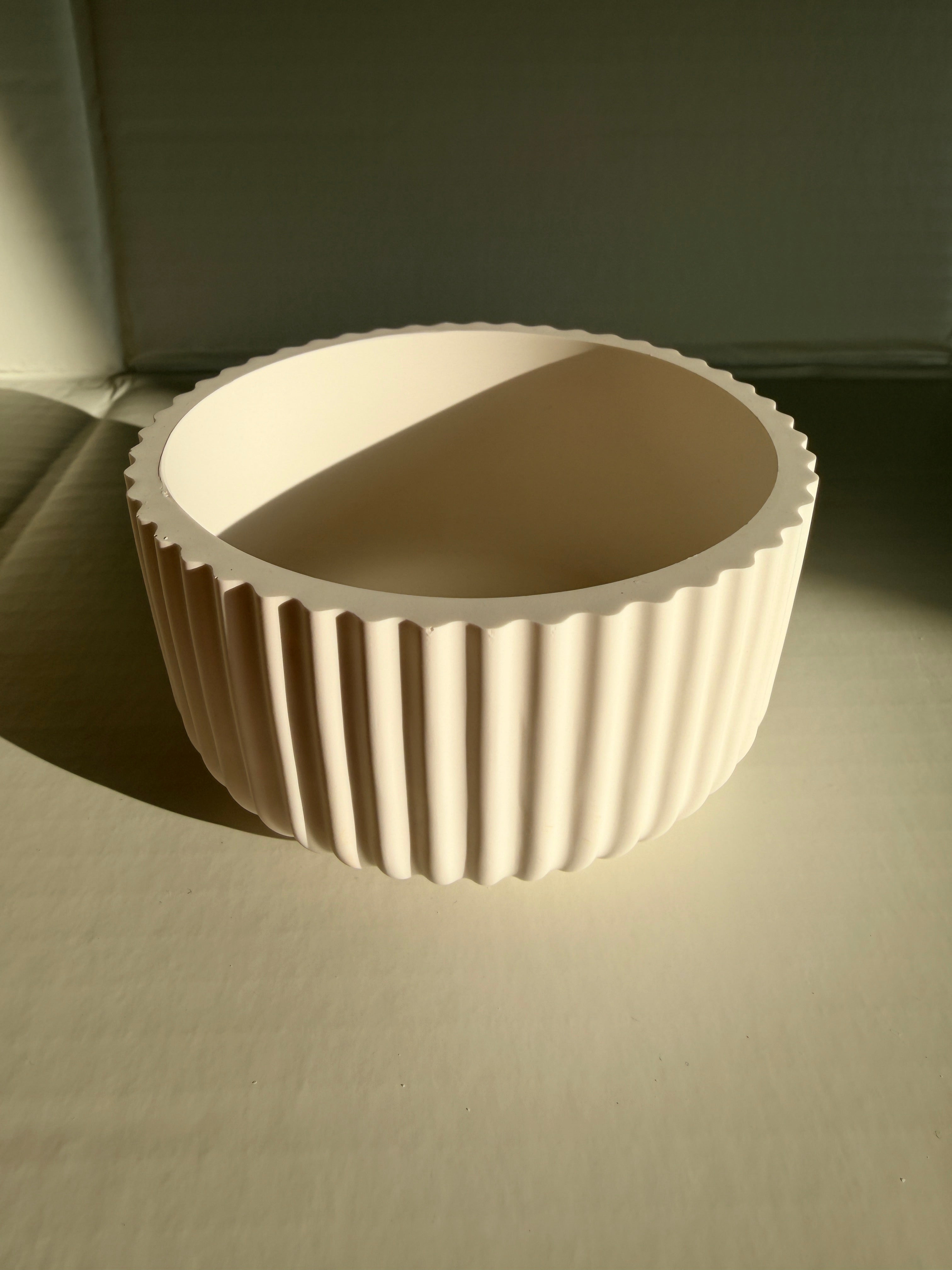 Dune Halo Ribbed Jesmonite Vessel – Round Decorative Dish for Home & Desk