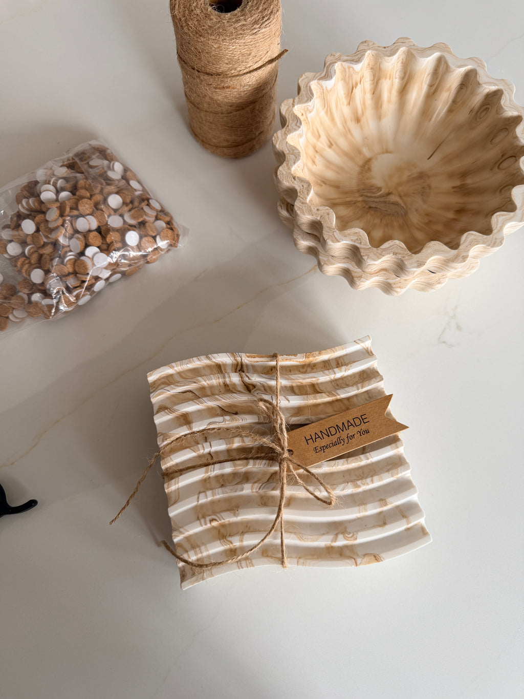Handmade Wavy Jesmonite Coasters – Luxury Marble Effect Home Decor
Set of 4