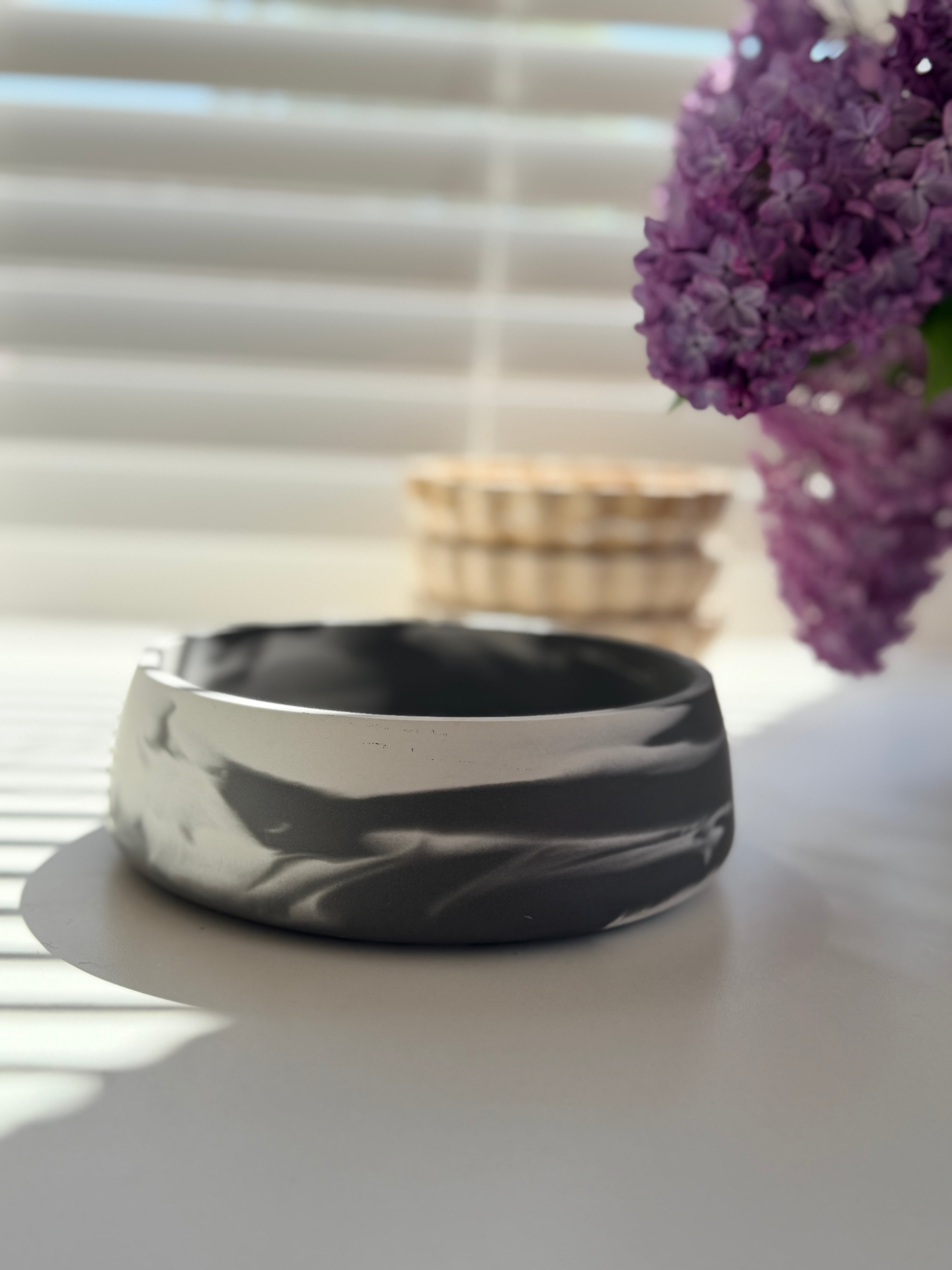 Form Bowl – Handmade Jesmonite Decorative Bowl (17cm)