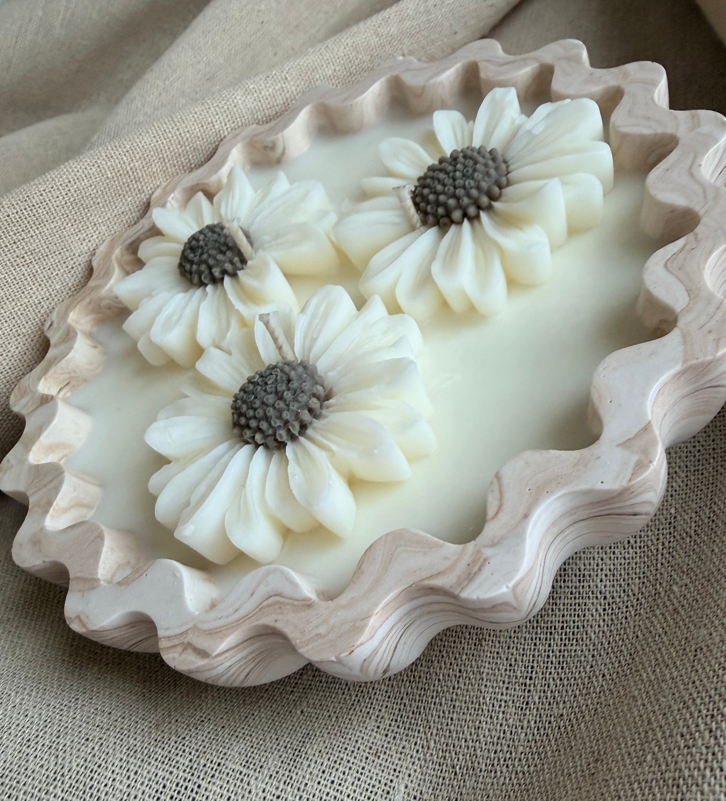 Daisy Bloom Candle Bowl – Handcrafted Decorative Jesmonite Candle No.3