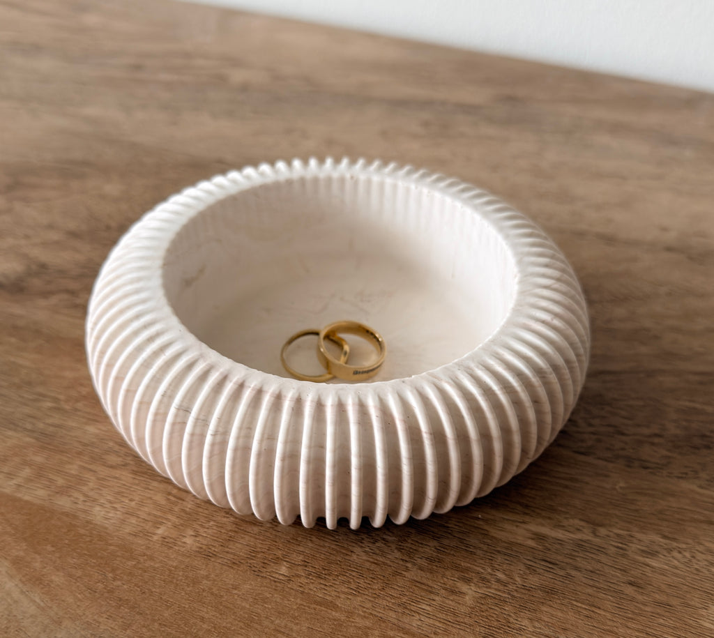 Ribbed Terra Ring Dish – Jesmonite Jewelry Holder | Minimalist Ring & Earring Tray