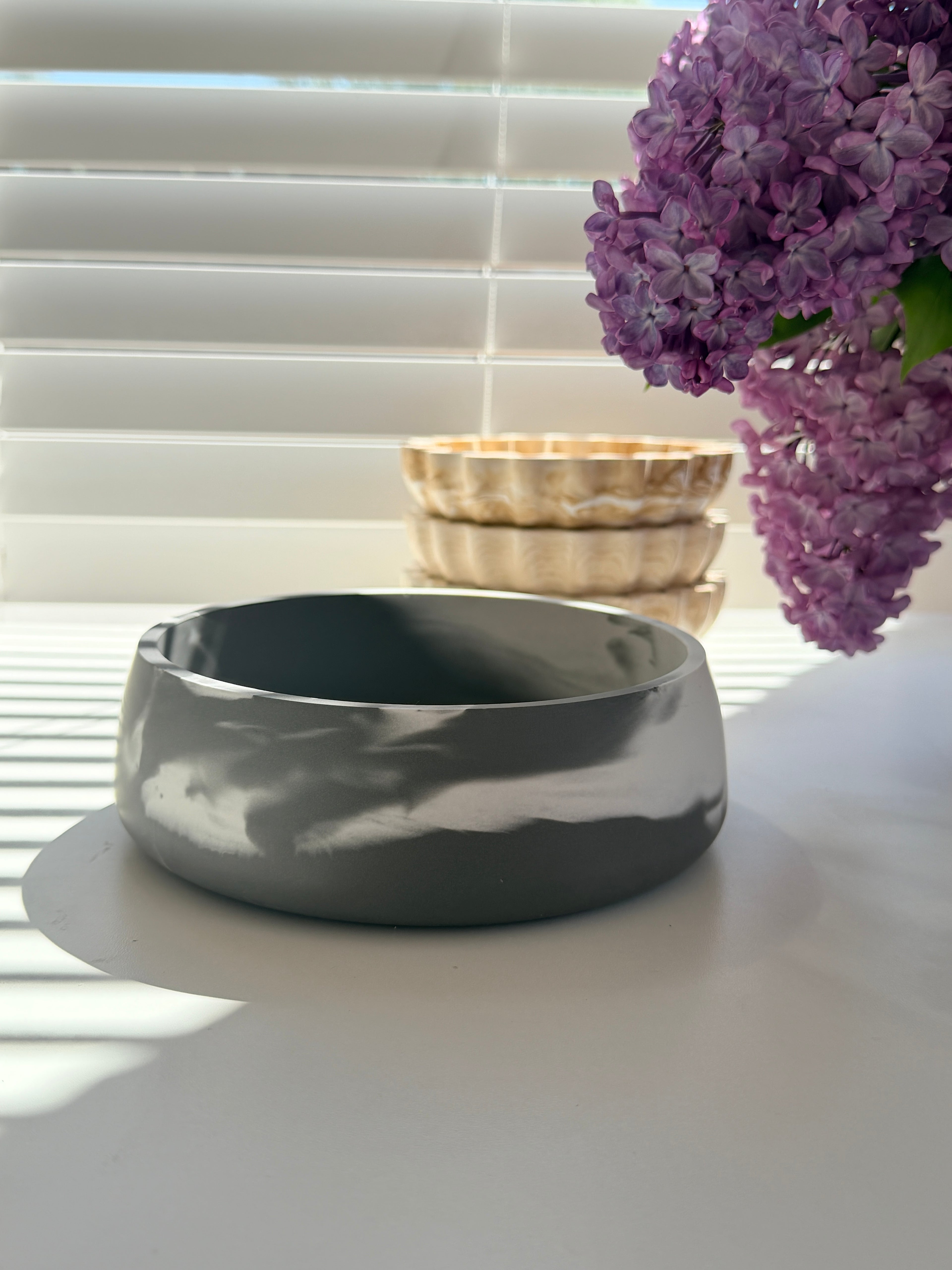 Form Bowl – Handmade Jesmonite Decorative Bowl (17cm)