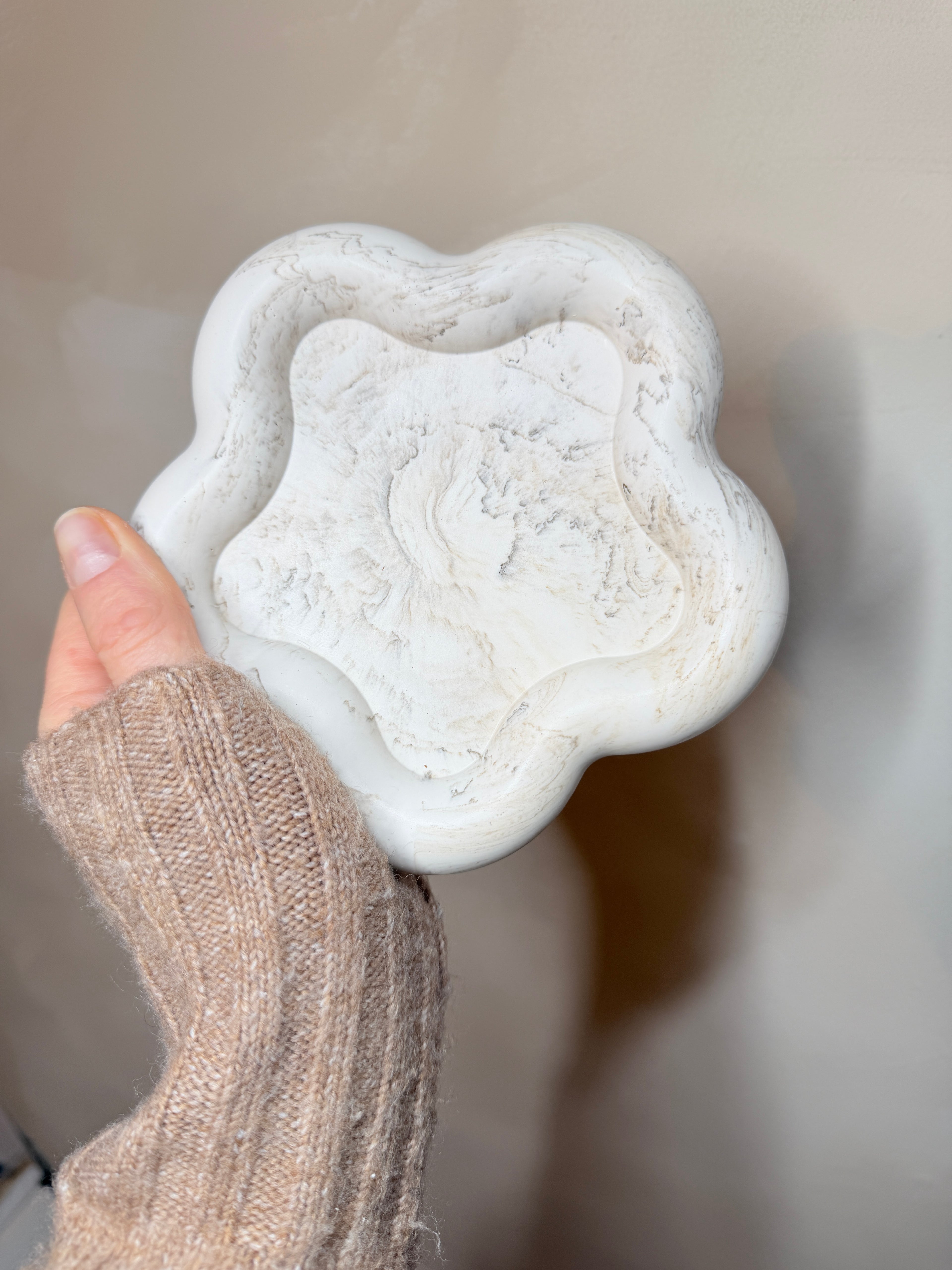 Aurora Petal Jesmonite Tray – Wavy Decorative Trinket Tray