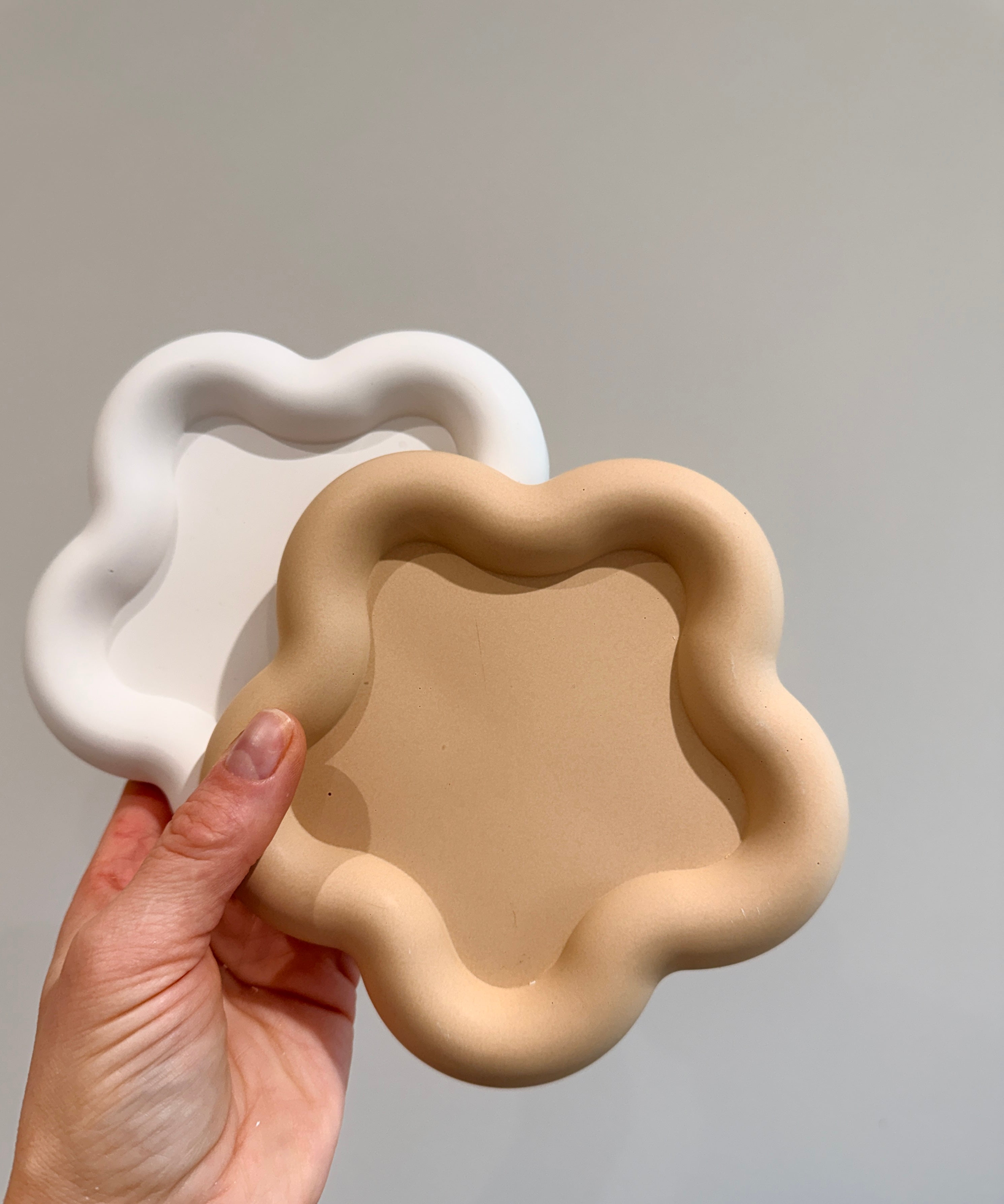 Aurora Petal Jesmonite Tray – Wavy Decorative Trinket Tray