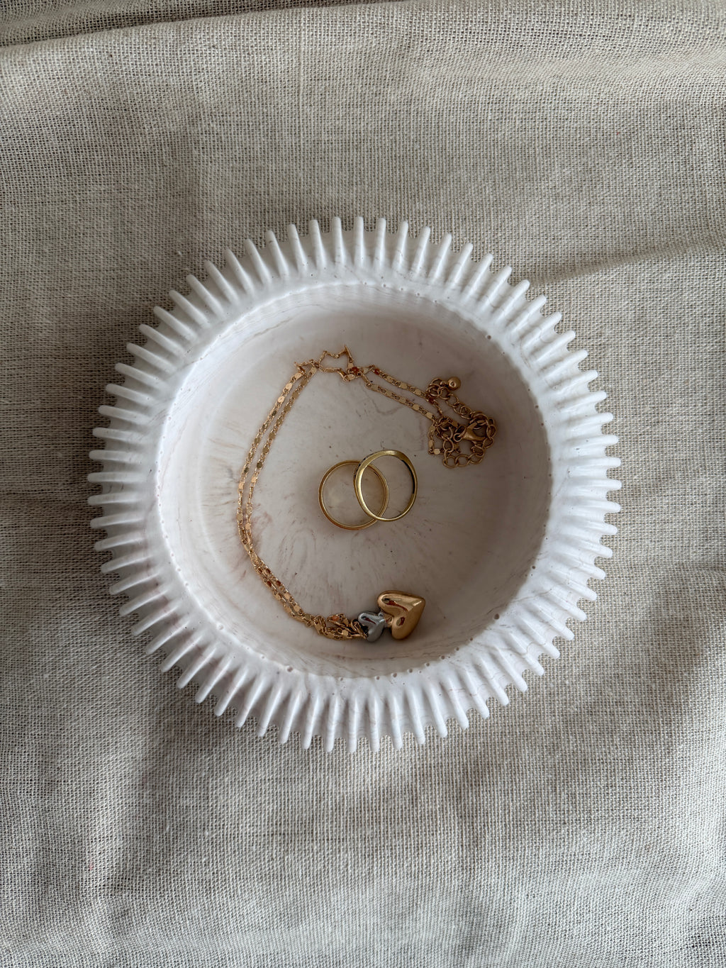 Ribbed Terra Ring Dish – Jesmonite Jewelry Holder | Minimalist Ring & Earring Tray