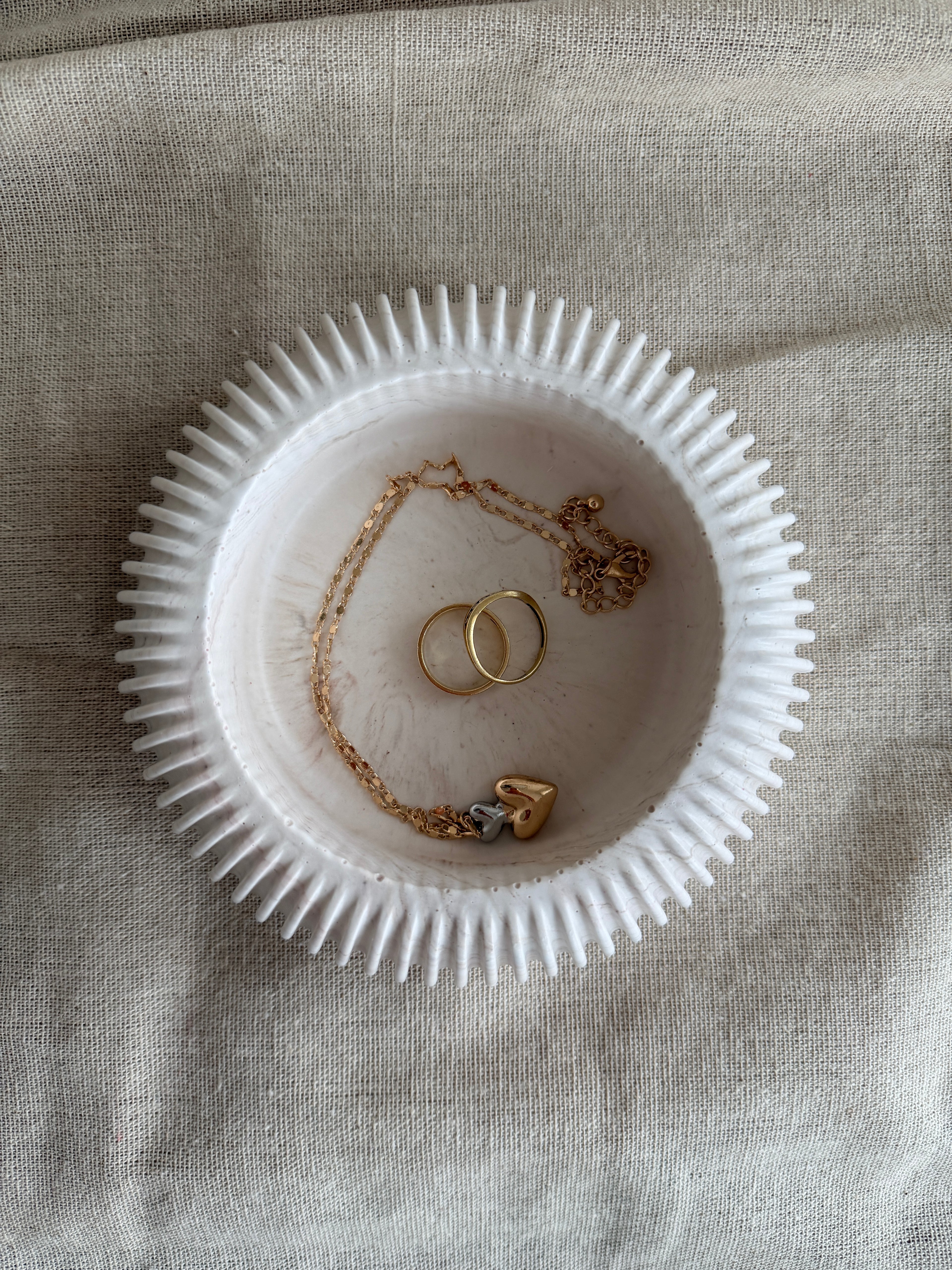 Ribbed Terra Ring Dish – Jesmonite Jewelry Holder | Minimalist Ring & Earring Tray